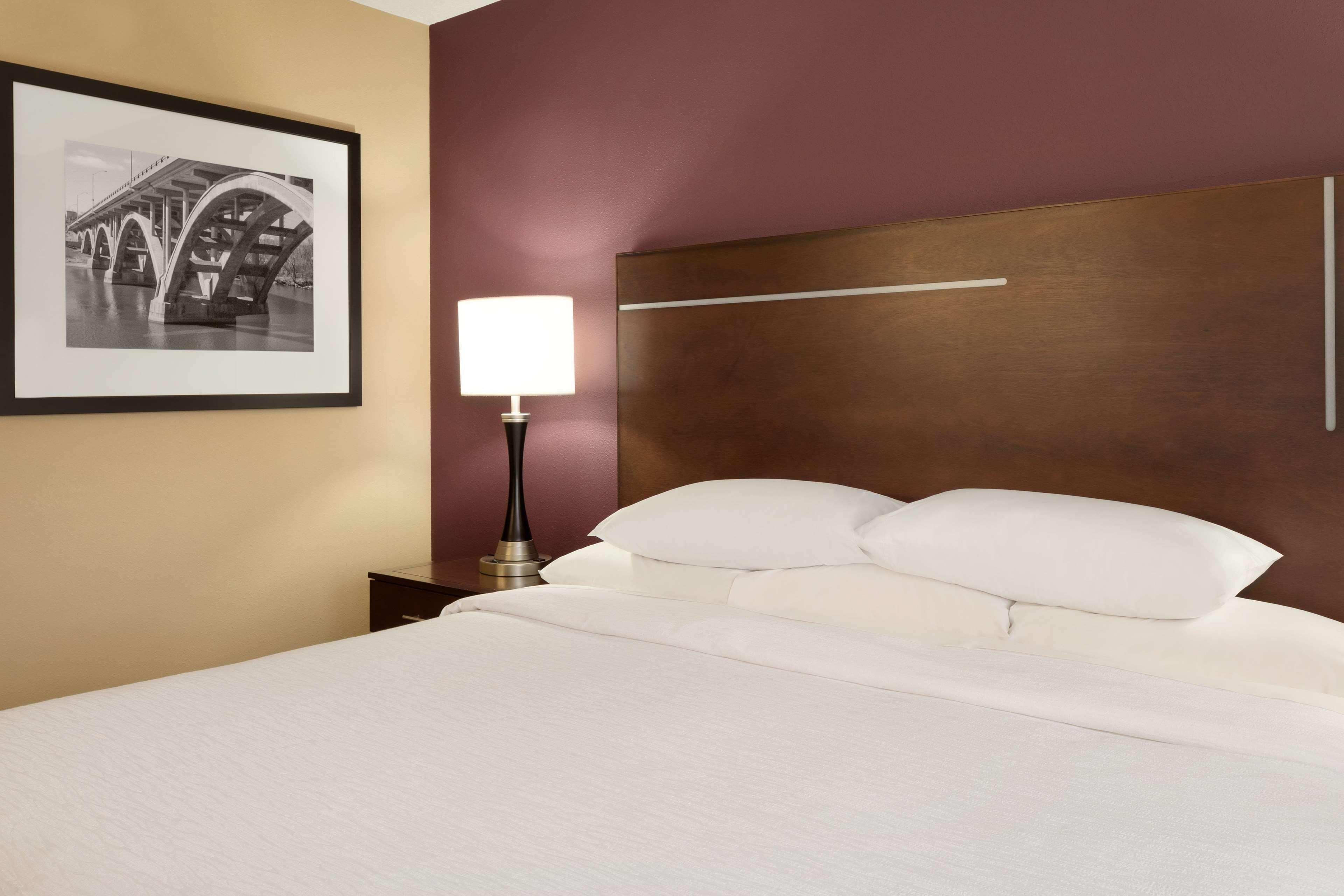 Embassy Suites Des Moines Downtown Bagian luar foto