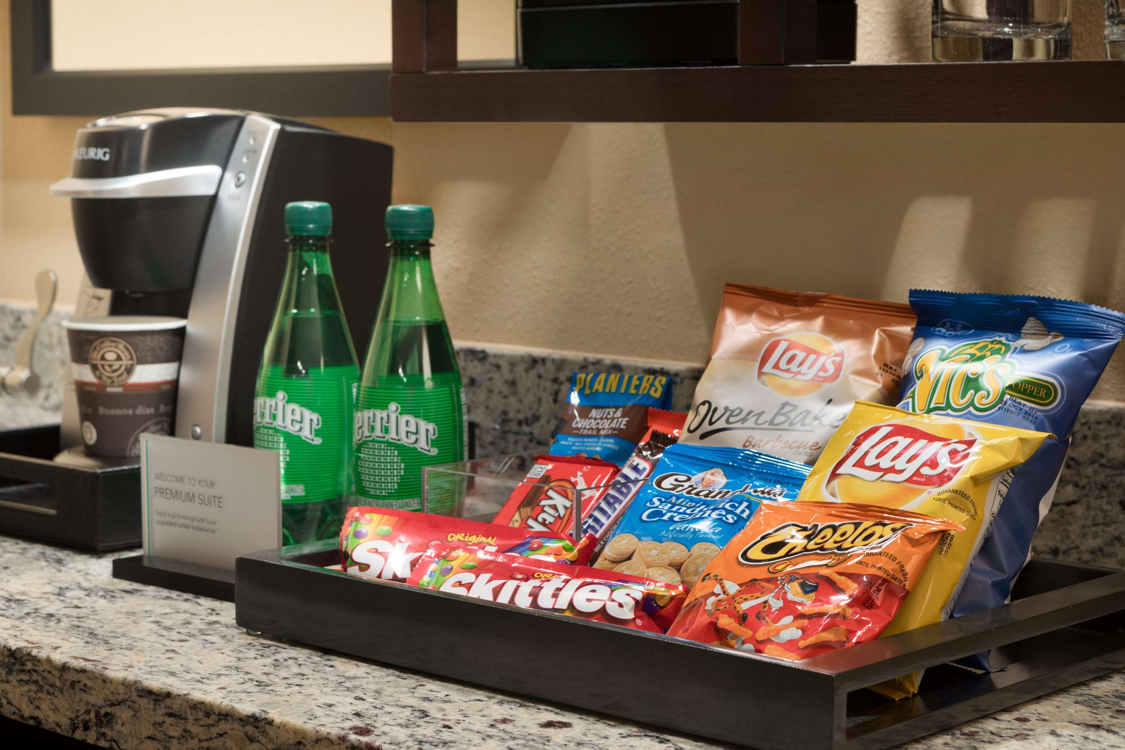 Embassy Suites Des Moines Downtown Bagian luar foto