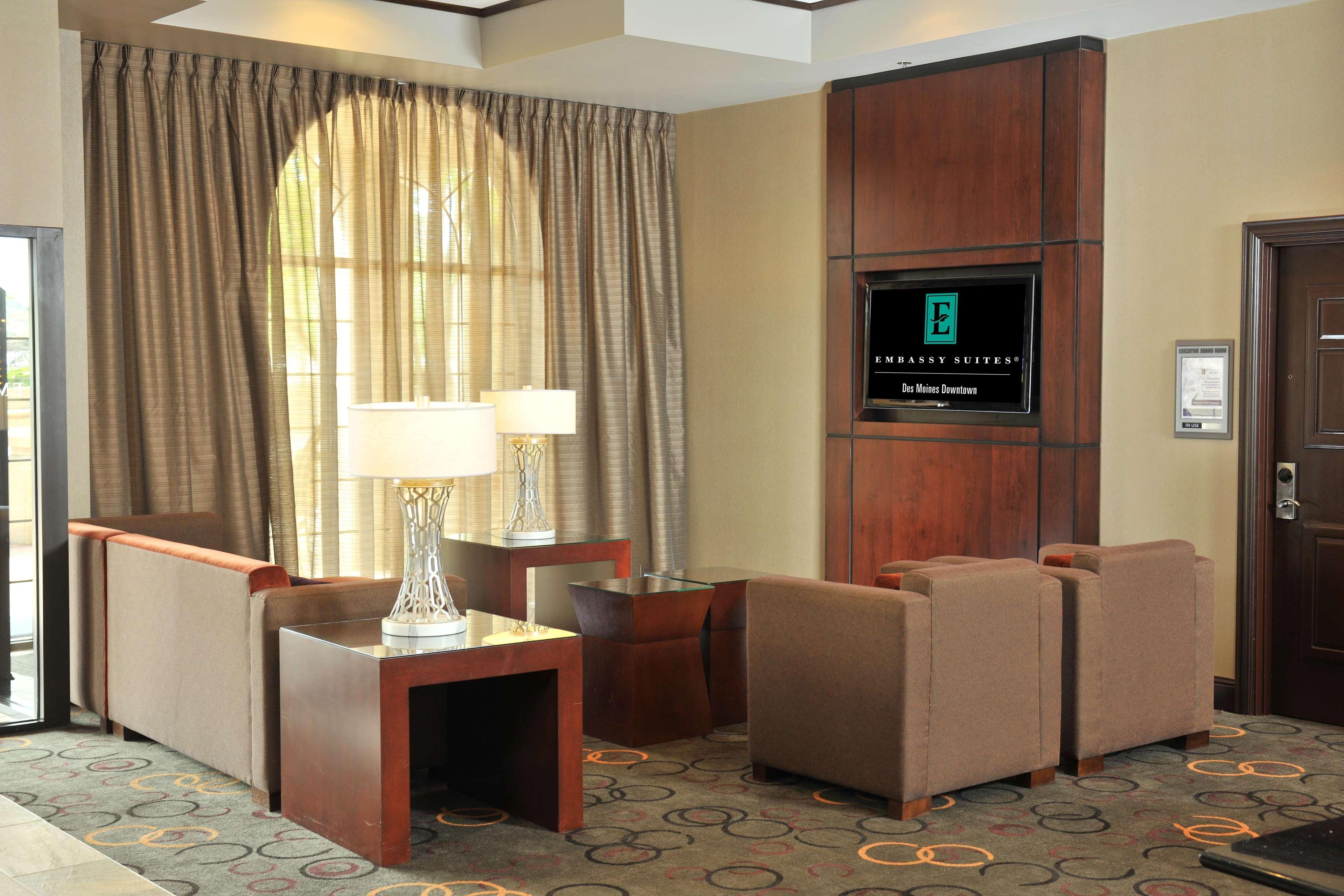 Embassy Suites Des Moines Downtown Bagian luar foto