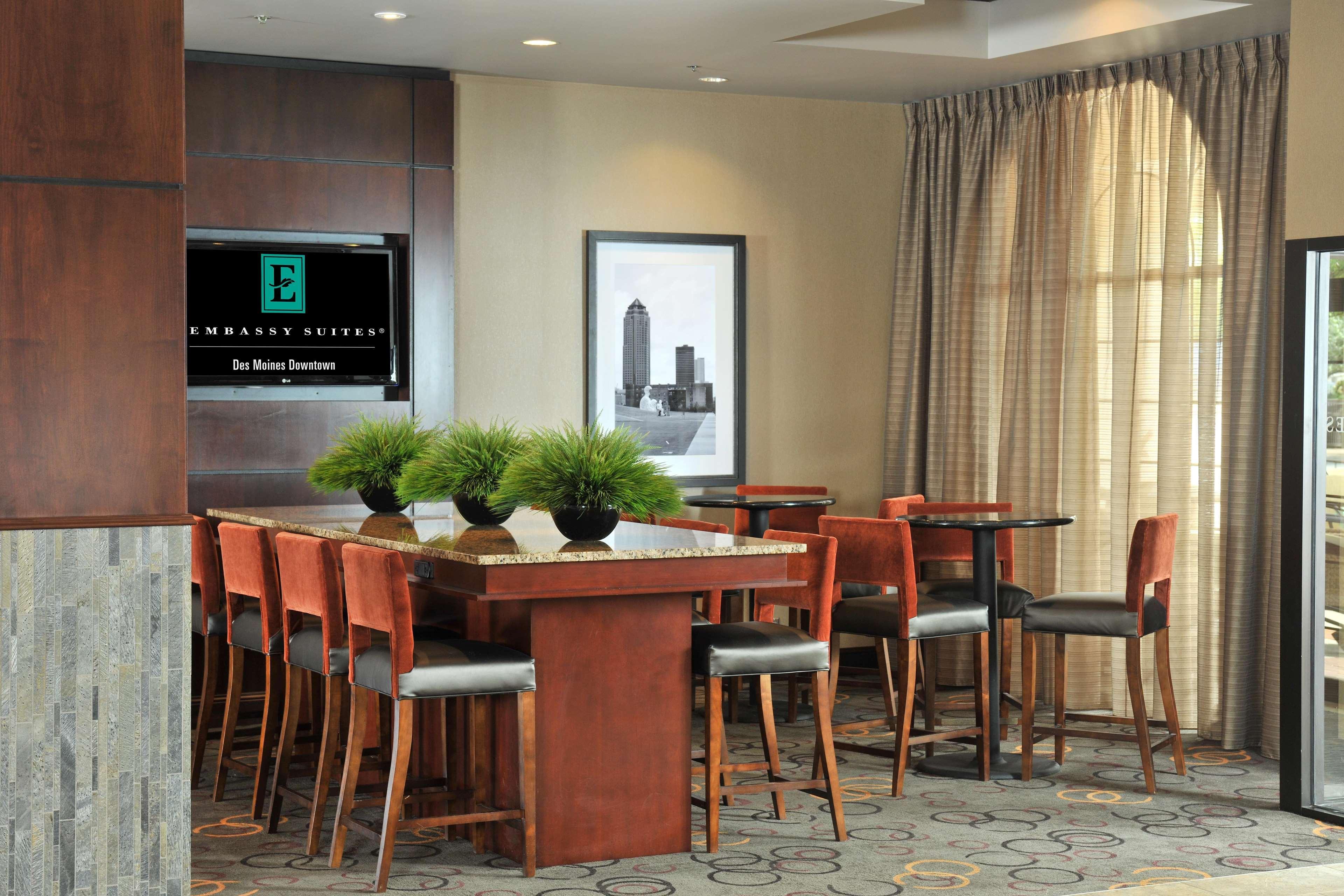 Embassy Suites Des Moines Downtown Bagian luar foto