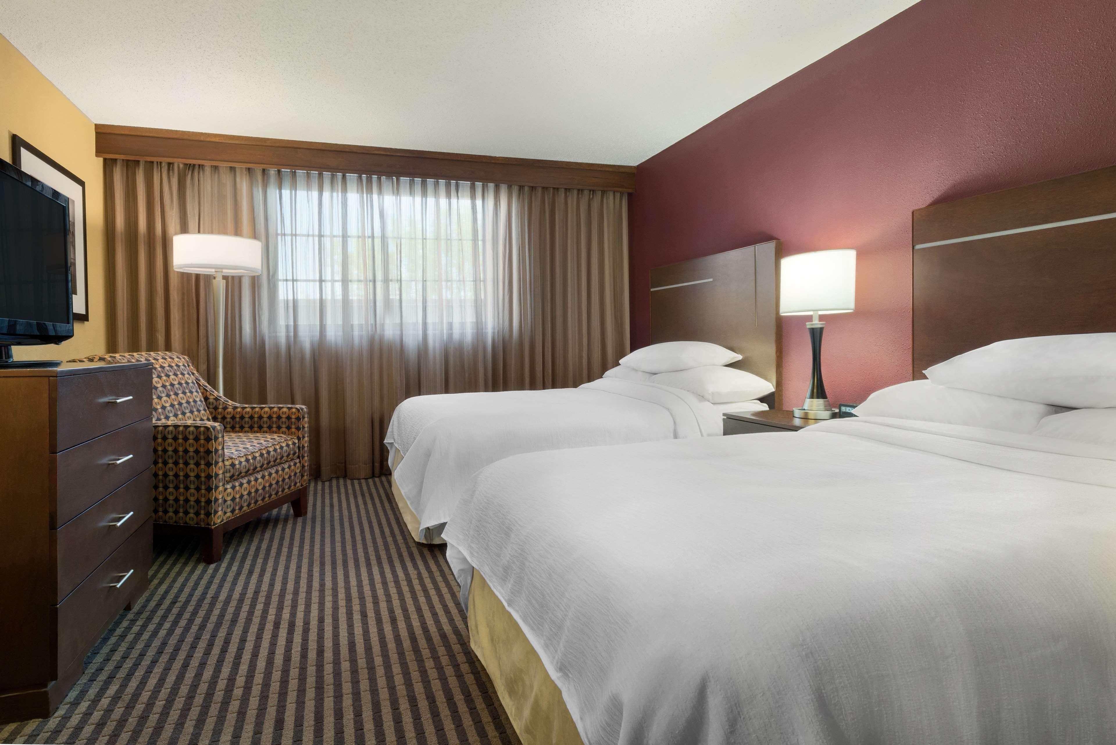 Embassy Suites Des Moines Downtown Bagian luar foto