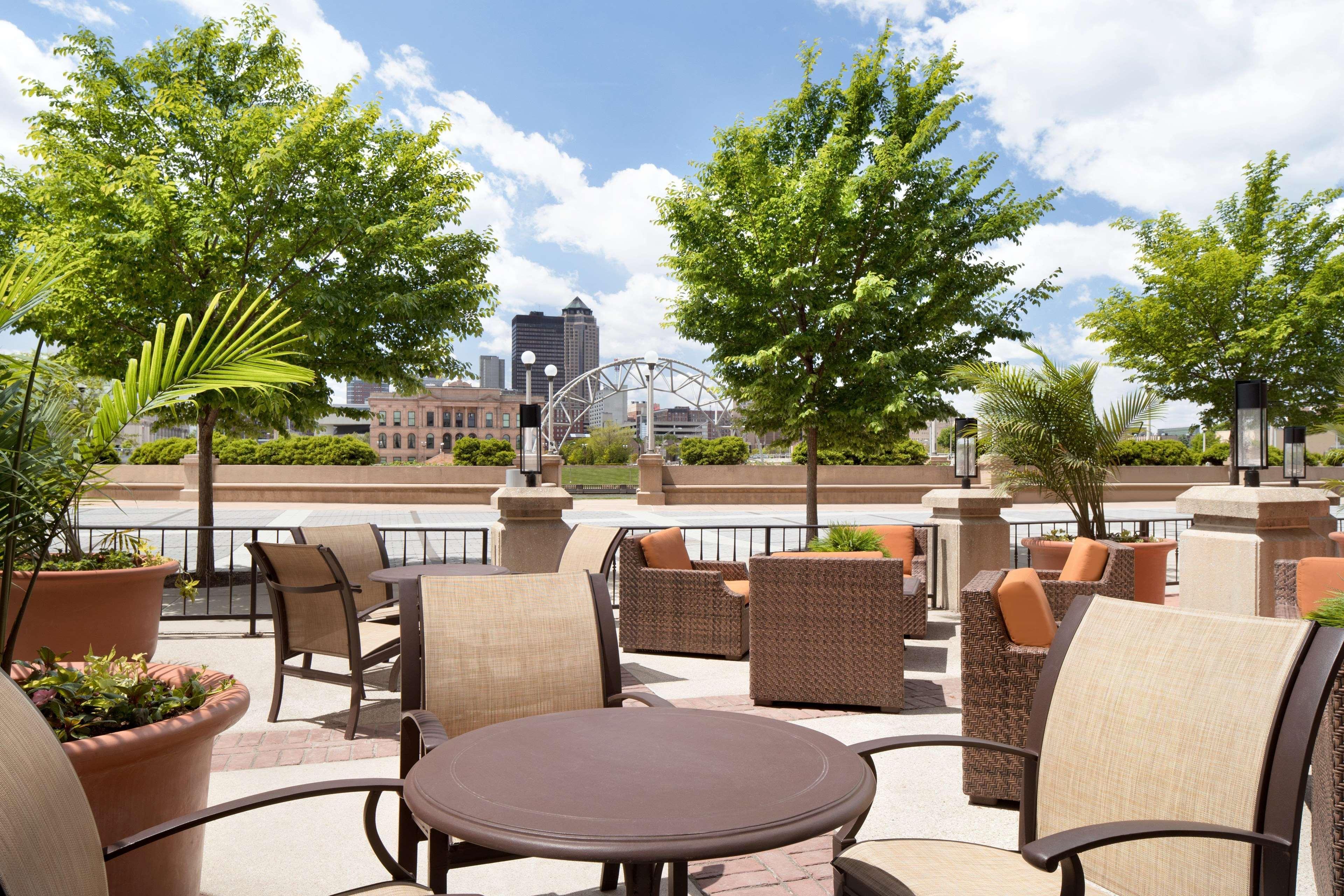 Embassy Suites Des Moines Downtown Bagian luar foto