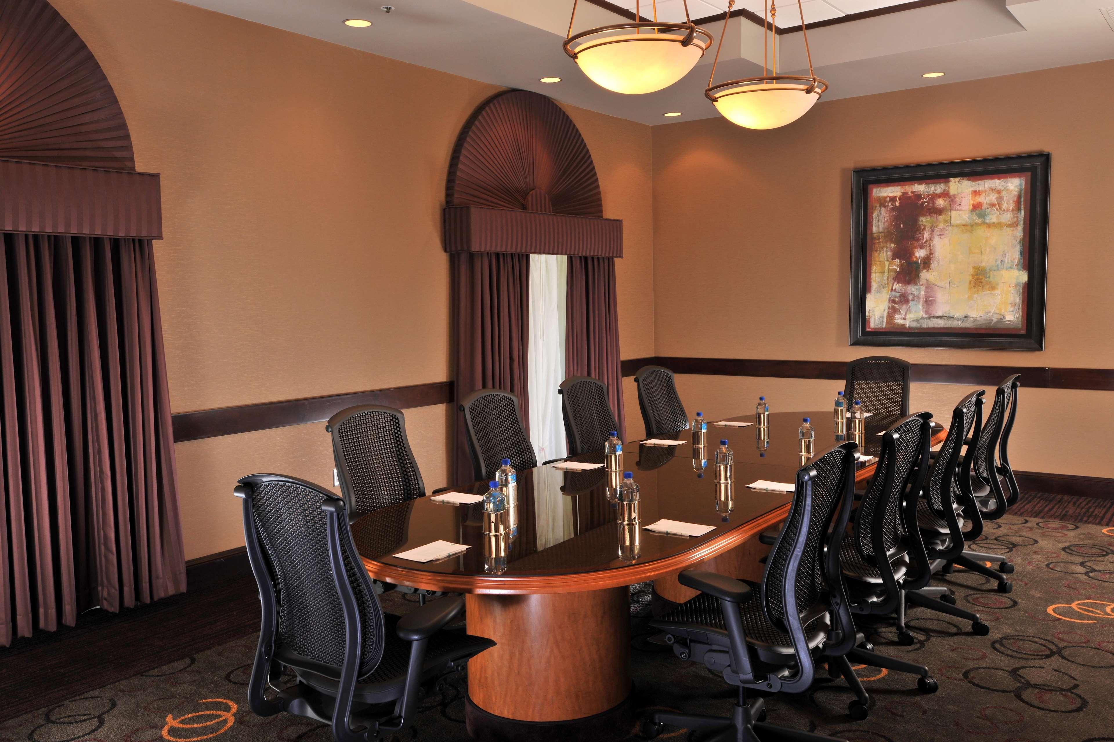 Embassy Suites Des Moines Downtown Bisnis foto