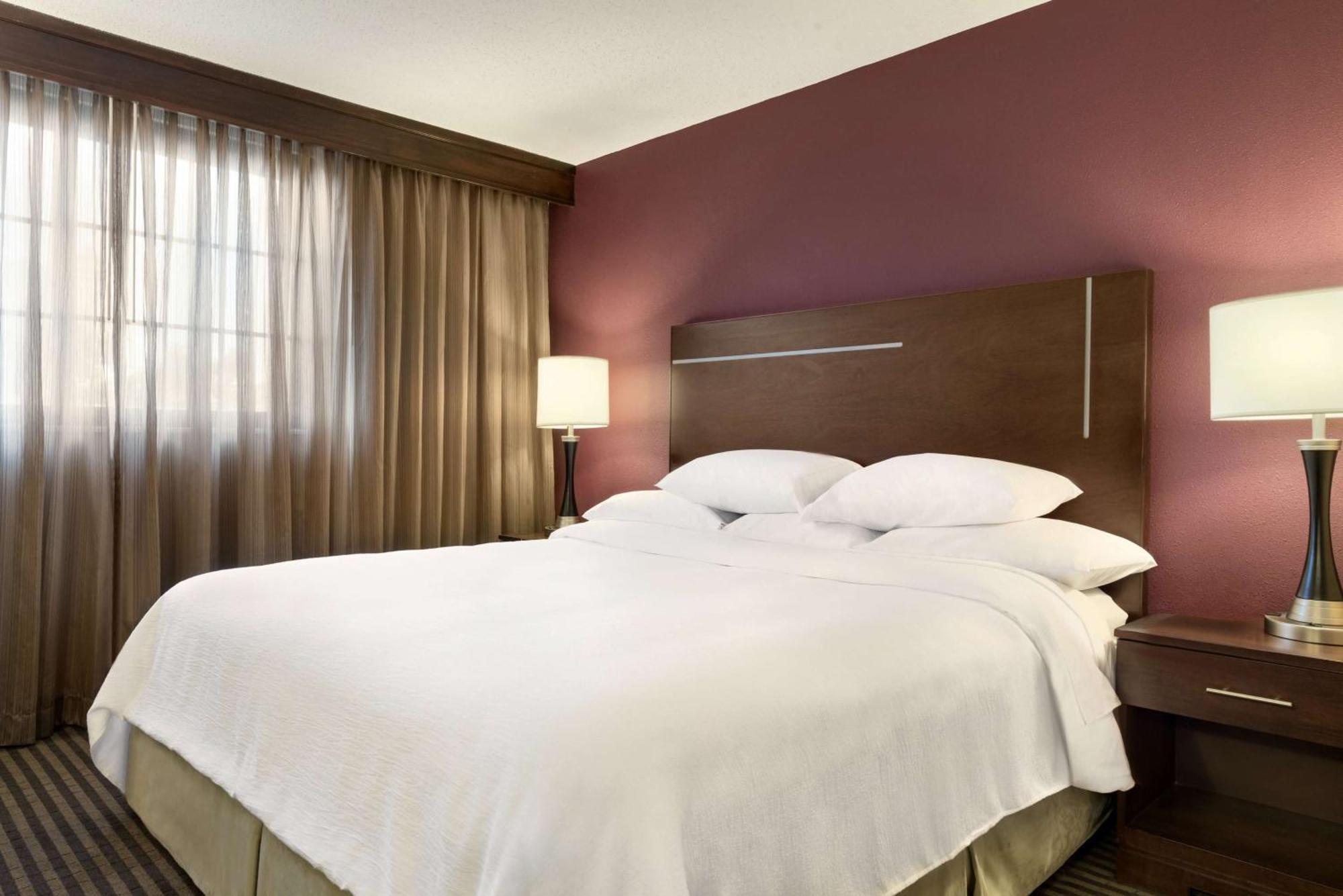 Embassy Suites Des Moines Downtown Bagian luar foto
