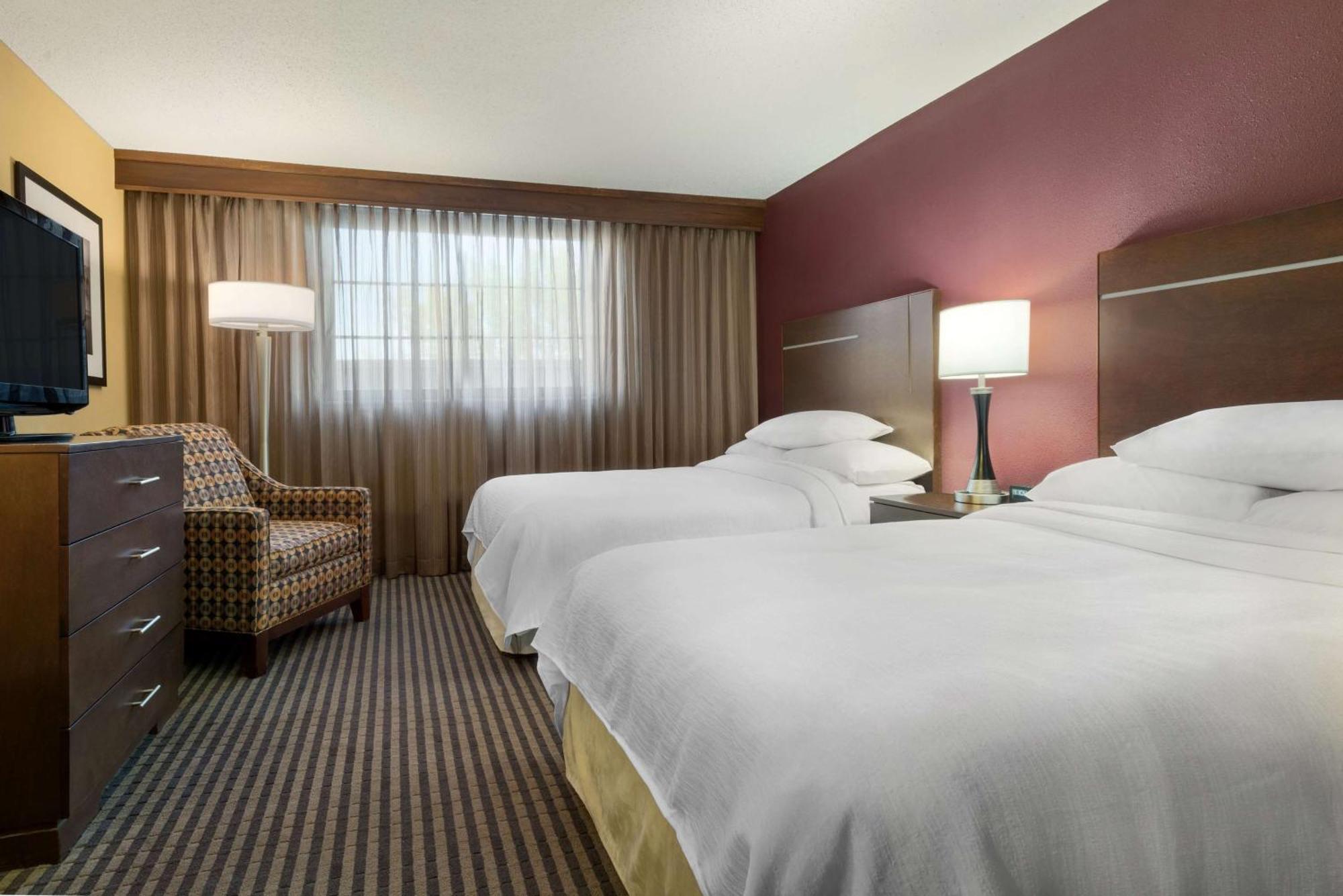 Embassy Suites Des Moines Downtown Bagian luar foto