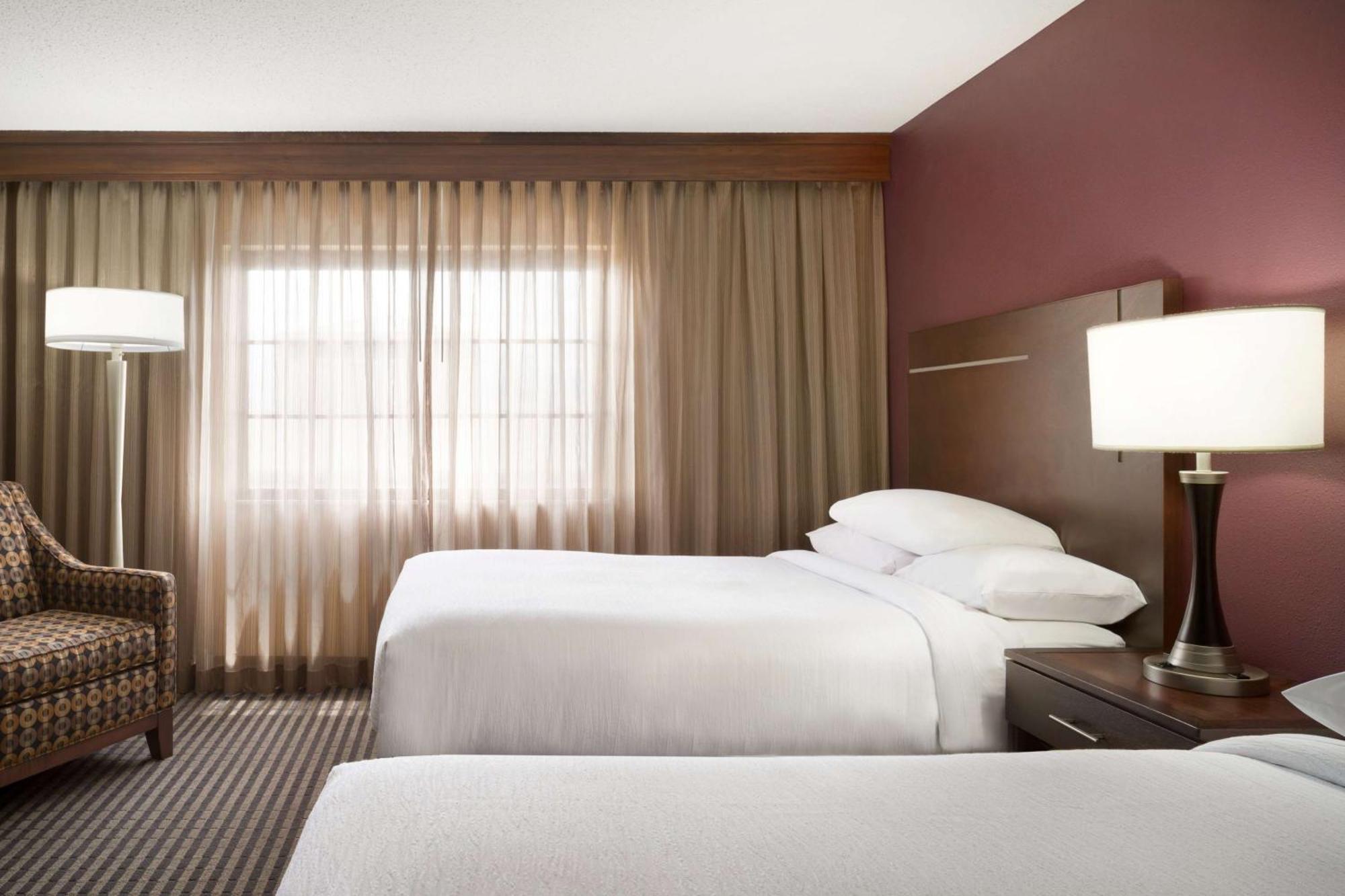 Embassy Suites Des Moines Downtown Bagian luar foto