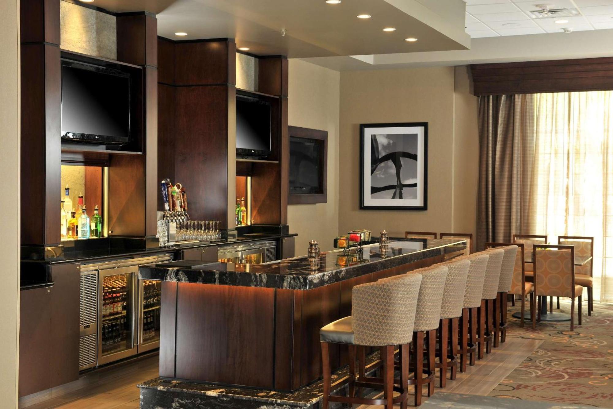 Embassy Suites Des Moines Downtown Bagian luar foto
