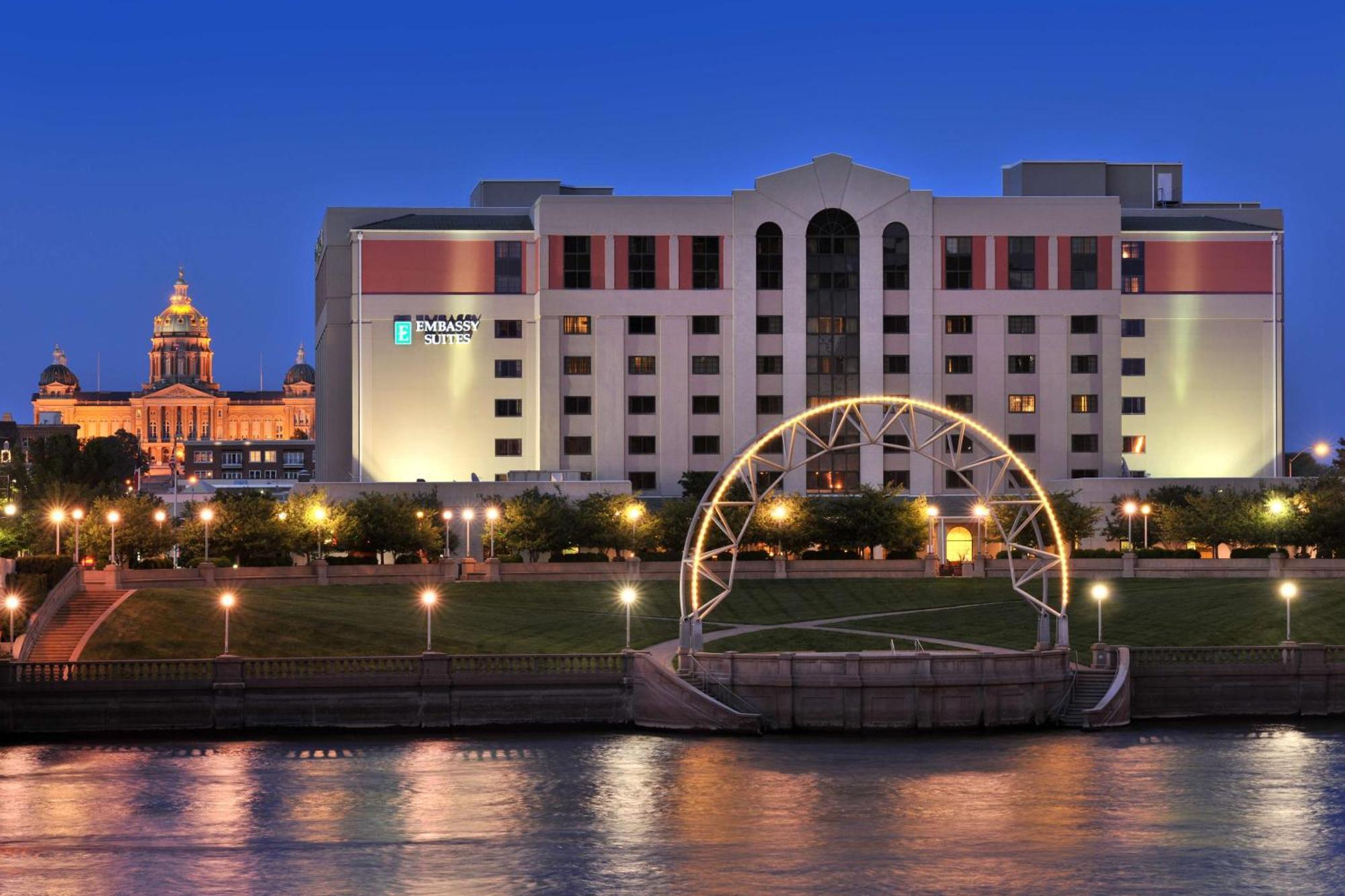 Embassy Suites Des Moines Downtown Bagian luar foto